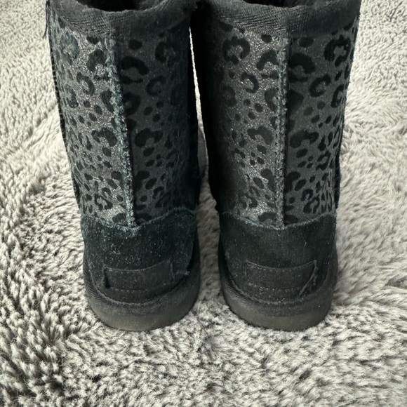UGG Boots - Picture 5 of 7